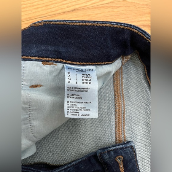 American Eagle ripped dark blue wash super hi-rise jegging - Picture 3 of 3